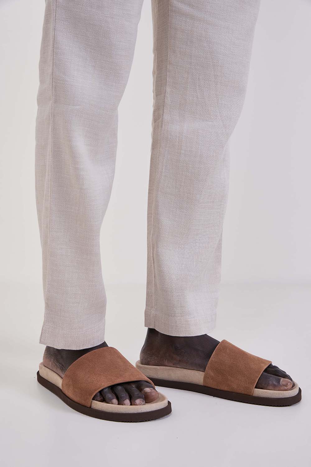 תמונת כל הלוק של כפכפי סלייד